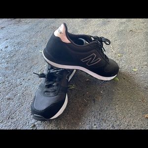 New Balance sneakers - excellent condition!